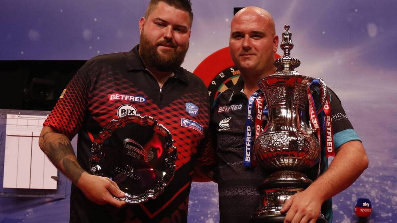 Darts Turniere: Die Trophäe des PDC World Matchplays.