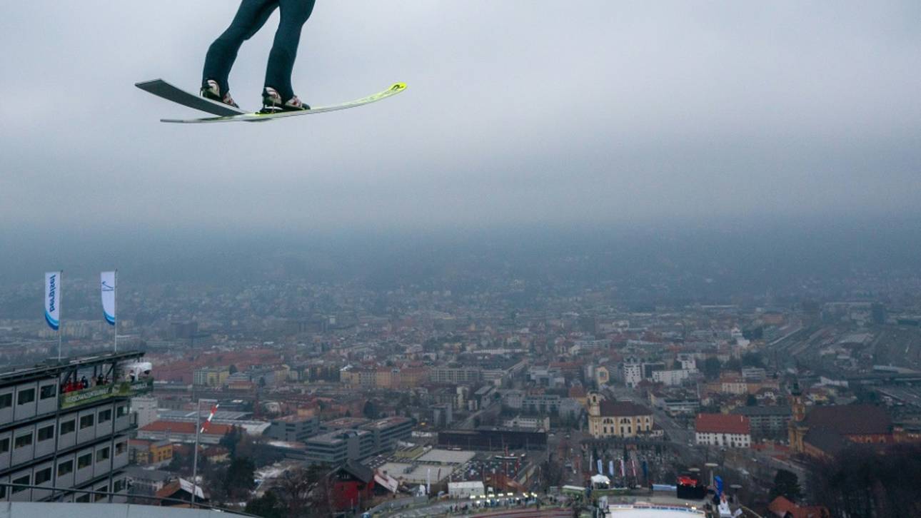 Geiger stürzt in Innsbruck als 30. ab, Stoch führt zur Halbzeit