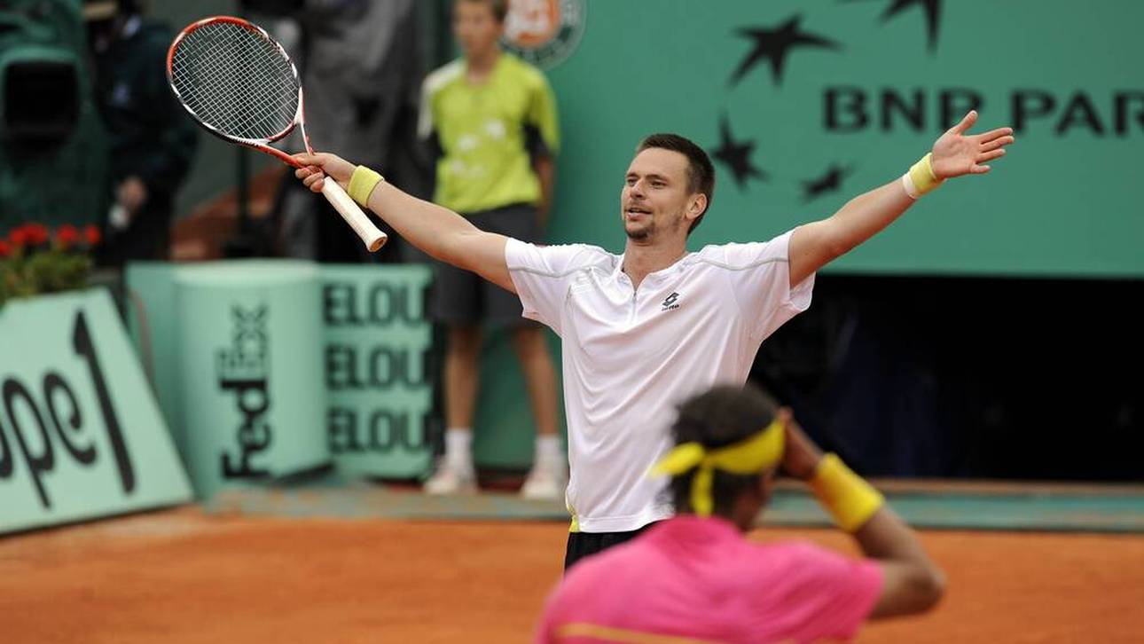 Robin Söderling (Schweden, li.) jubelt nach seinem Sensationserfolg gegen Rafael Nadal