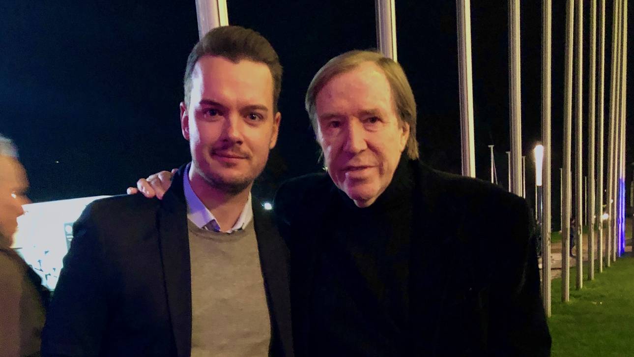 SPORT1-Chefreporter Digital, Florian Plettenberg, traf Günter Netzer am Rande des Länderspiels gegen Nordirland in der Volkswagen Lounge