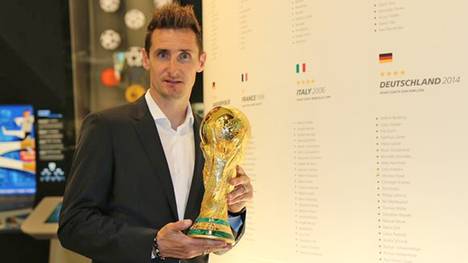 Miroslav Klose durfte den WM-Pokal erneut in seinen Händen halten