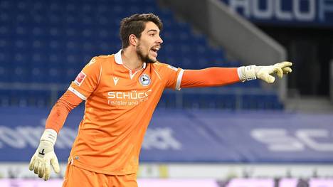 Torhüter Stefan Ortega ist nach seinen starken Leistungen für Arminia Bielefeld offen für den nächsten Karriereschritt und wäre auch einem Wechsel als Vertreter von Manuel Neuer beim FC Bayern nicht abgeneigt. 