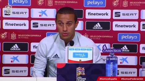 Die Transfersituation um Bayerns Thiago spitzt sich weiter zu. Der Spanier wurde zuletzt mit dem FC Liverpool in Verbindung gebracht, doch noch immer schweigt er dazu.