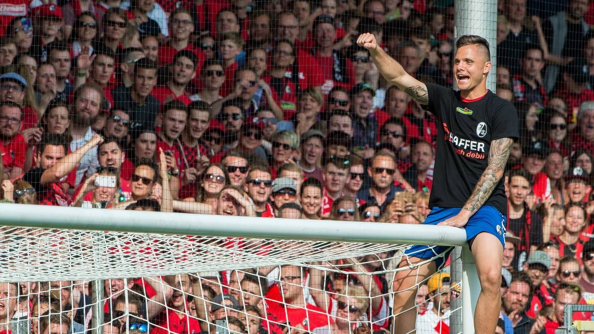 PLATZ 4: SC FREIBURG - Auch wenn der SC Freiburg den Abstiegsplätzen nur haarscharf entging, wird im Breisgau abkassiert: 210 Euro für einen Stehplatz als zweitteuerste Summe, höchster Preis der Bundesliga für einen Sitzplatz (445 Euro) und 665 Euro für den teuersten Platz