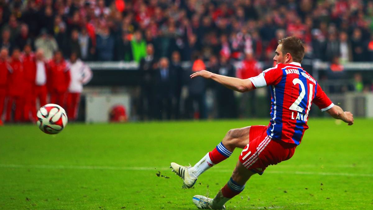 Philipp Lahm vom FC Bayern München vor dem DFB-Pokalhalbfinale hätten sich die FCB-Spieler wohl mehr Gedanken um ihr Schuhwerk machen sollen. Das Elfmeterschießen verkam auf jeden Fall zur Rutschpartie