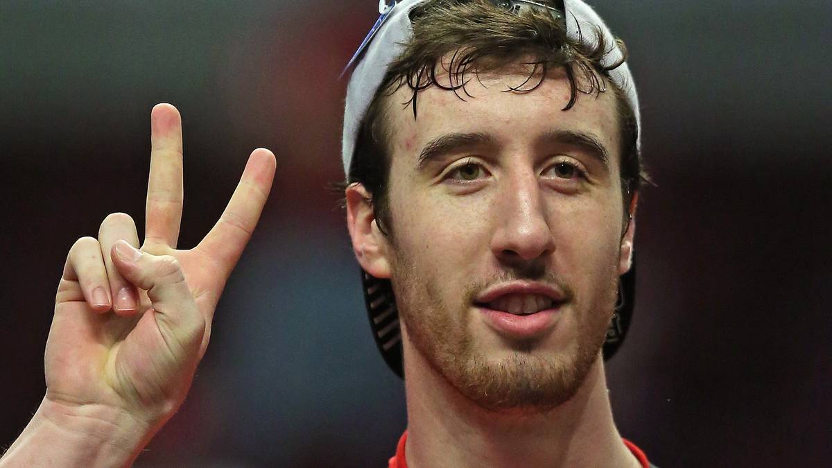 FRANK KAMINSKY (Forward, Senior): Wisconsin Badgers - 18,2 Punkte, 8,0 Rebounds. Okafors größter Konkurrent um den Titel des besten College-Spielers der Saison ist "Frank the Tank". Wie sein Spitzname vermuten lässt, ist Kaminsky kein Stilist. Mit seinen 2,13 Meter hat er sich in vier College-Jahren zu einem gefährlichen Scorer entwickelt, der wie der gleichgroße Dirk Nowitzki auch jenseits der Dreierlinie zu Hause ist