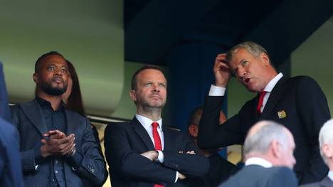 Patrice Evra (l.) hat Manchester United und Ed Woodward (M.) heftig kritisiert