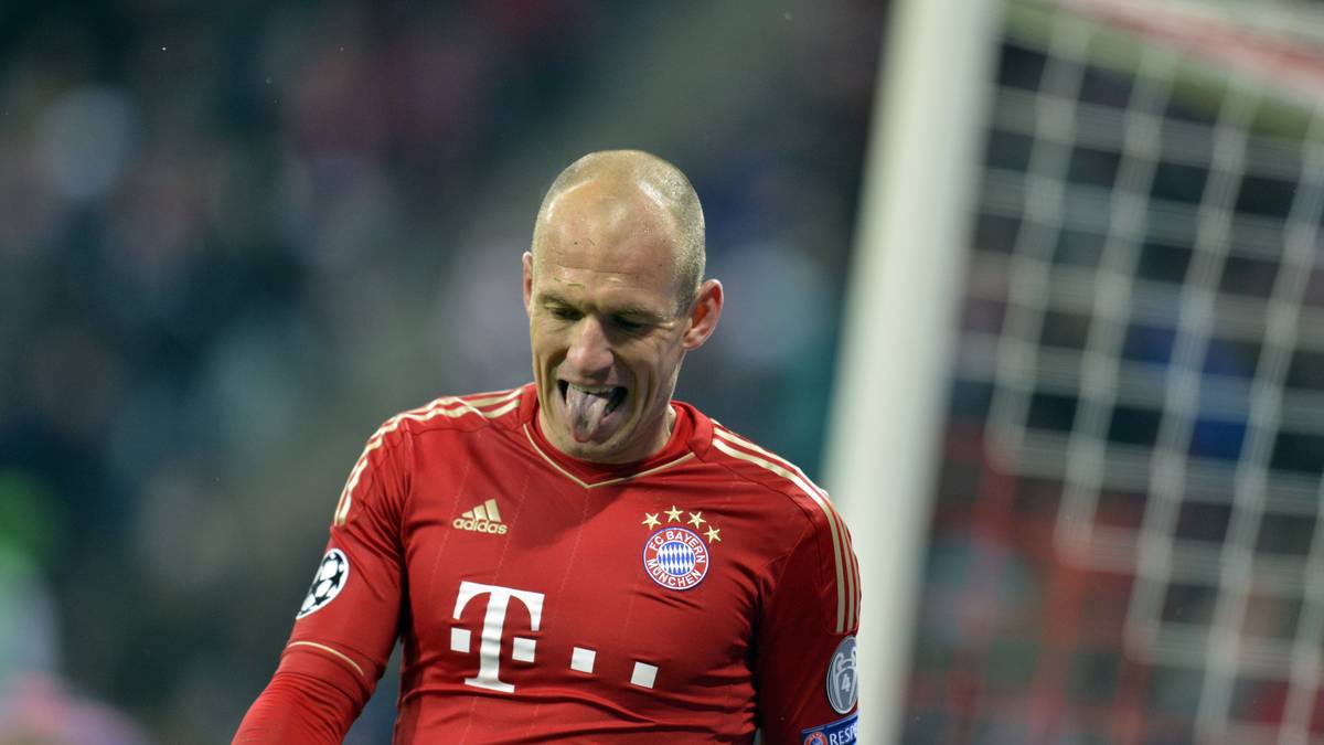 ...und dann macht Koscielny kurz vor Ende auch noch das 2:0 für die Gunners. Arjen Robben & Co. müssen auf einmal zittern, aber es reicht am Ende fürs Weiterkommen. Letztlich holen die Bayern mit Trainer Jupp Heynckes sogar das Triple