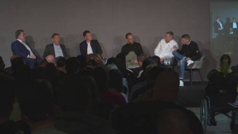 Die Fanvertreter der Bundesliga lehnen den Einstieg von Investoren in die DFL ab und diskutieren lebhaft mit den DFL-Bossen Axel Hellmann und Aki Watzke. 