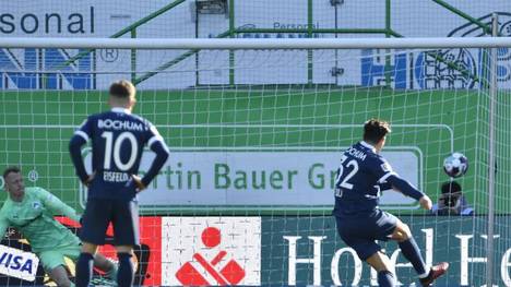 Robert Zulj (r.) erzielte per Elfmeter den Siegtreffer für den VfL Bochum