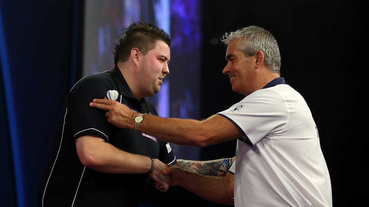 TAG 9: Und weiter geht es mit dem Pfeile-Sport: Im ersten Tagesmatch um den Achtelfinaleinzug muss sich Michael Smith (l.) mit Steve Beaton herumschlagen   