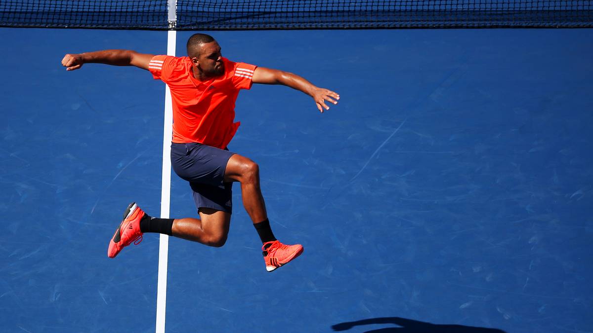 Er muss Tsonga den Vortritt lassen - und der Franzose hebt vor Freude ab