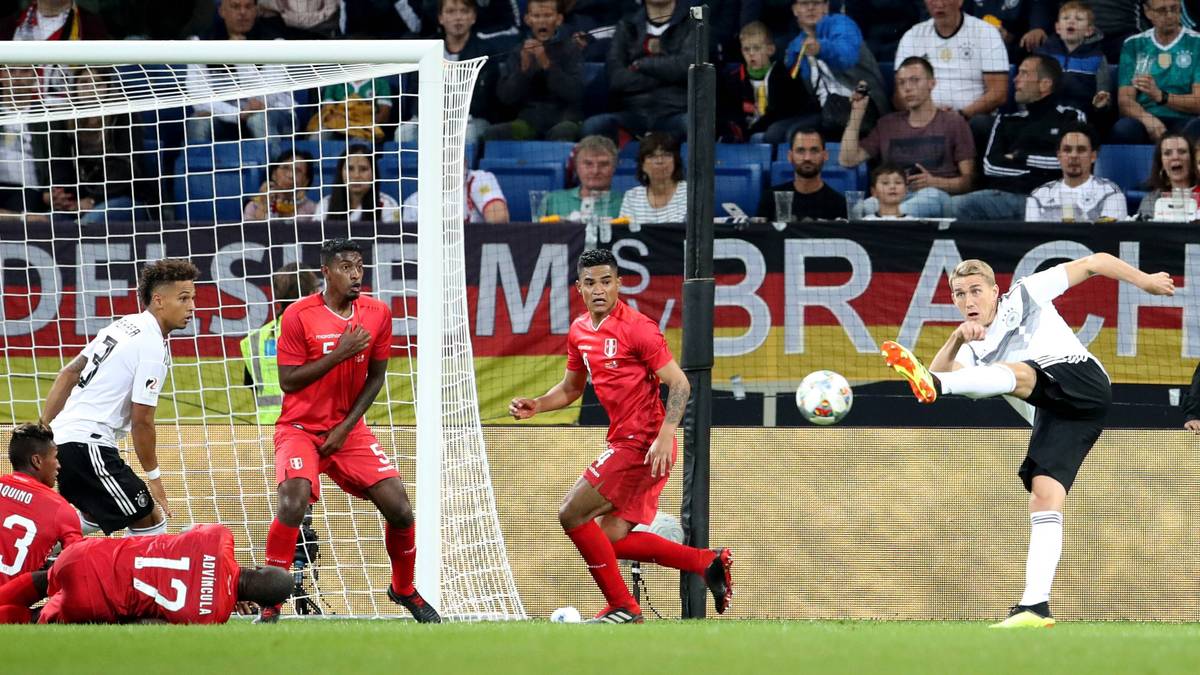 NILS PETERSEN (ab 70.): War in seinem zweiten Einsatz für Deutschland kaum eingewechselt, da hätte er mit einem Drehschuss beinahe schon getroffen. SPORT1-Note: 3