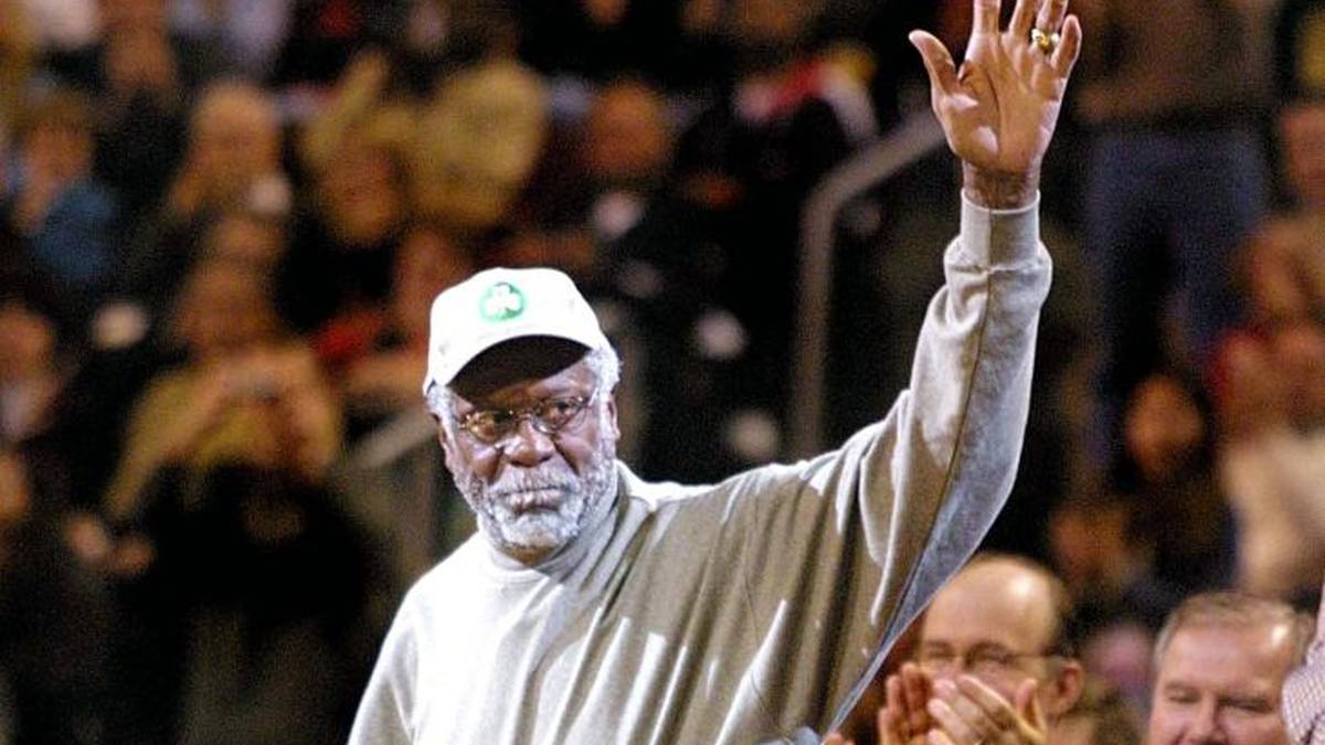 PLATZ 11 - BILL RUSSELL (22,8 PER): Die Center-Legende der Celtics lief von 1958 bis 1969 für die Kleeblätter auf. In seinem zweiten Jahr gelangen ihm 16,6 Punkte, 22,7 Rebounds (!) und 2,9 Assists pro Partie im Schnitt. Insgesamt wurde er elf Mal NBA-Champion. Kein Wunder, dass die Meistertrophäe seinen Namen trägt