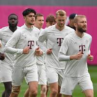 Der FC Bayern München beendet eine enttäuschende Saison ohne Titel und sieht sich in der Sommerpause mit einigen Baustellen konfrontiert. Dieter Hoeneß benennt im STAHLWERK Doppelpass mögliche Stellschrauben.