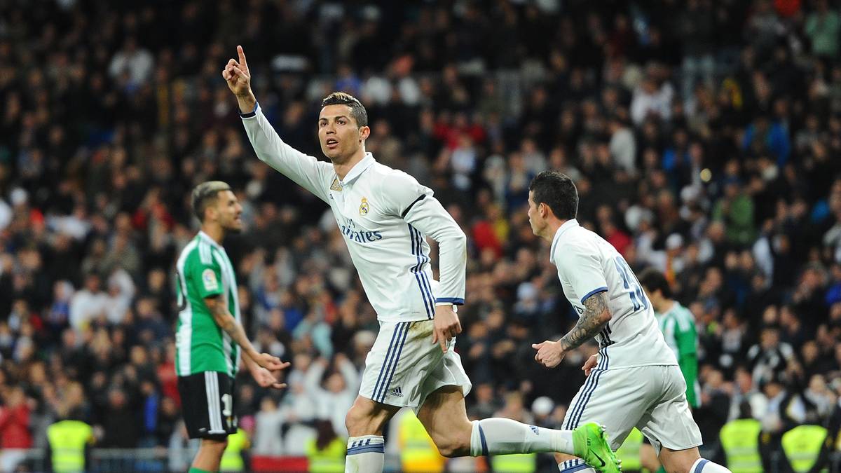 Mit seinem Kopfballtor beim 2:1-Sieg gegen Betis Sevilla hat Weltfußballer Cristiano Ronaldo von Real Madrid einen weiteren Meilenstein erreicht