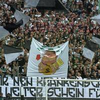 Widerliches Hass-Banner: Ultras schießen erneut gegen Eberl