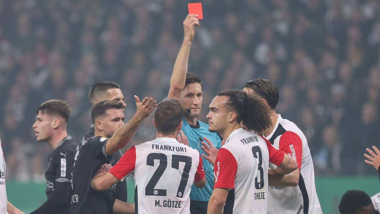 Wieder fliegt Theate: Frankfurt kämpft sich in Unterzahl weiter