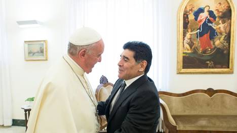 Papst Franziskus hat das im November verstorbene Fußball-Idol Diego Maradona als "Poet des Fußballs" gewürdigt.