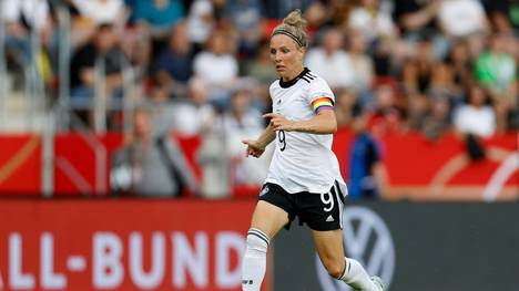 Svenja Huth auch gegen Dänemark als Kapitänin unterwegs