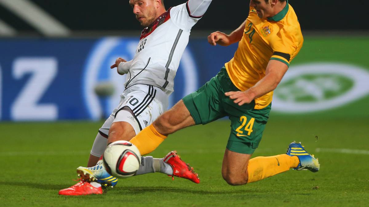 Lukas Podolski hat sogar noch die Chance zum 3:2, kann diese aber nicht nutzen. Es bleibt beim Unentschieden