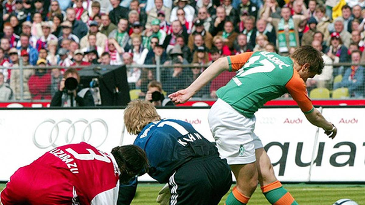 Den größten Erfolg gegen den Erzrivalen erringen die Bremer 2004. Im Olympiastadion siegt Werder am 32. Spieltag 3:1 und wird Meister