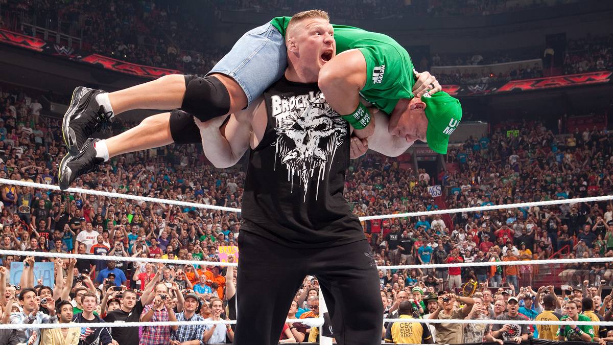 2. APRIL 2012 - Superstar Brock Lesnar kehrt nach acht Jahren zu WWE zurück - und führt sich mit einem F-5 gegen John Cena krachend wieder ein