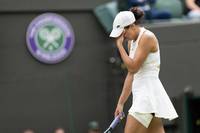 Bittere Tränen bei Madison Keys! Der US-amerikanische Tennis-Star verletzt sich bei ihrem Match in der vierten Runde von Wimbledon - und das bei klarer Führung. Bereits auf dem Platz kommen ihr die Tränen.