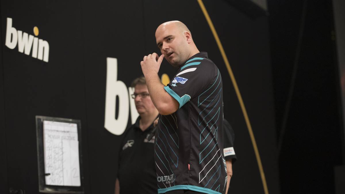 ROB CROSS (Spitzname: "Voltage", Alter: 28 Jahre, Heimatland: England, Weltrangliste: Platz 2 in der Order of Merit): Nach nur zwei Profi-Jahren wurde er 2018 überraschend Weltmeister. Auch in diesem Jahr gehört er trotz ein paar Schwankungen zu den heißen Anwärtern auf den WM-Titel. Ist er gut drauf, kann seinem Scoring kaum jemand widerstehen