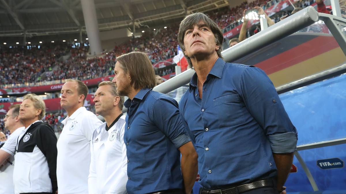 Joachim Löw setzt im Finale auf eine Dreierkette, die sich im Verlauf des Turniers in der Defensive bewährt hat. Mustafi - der im Gruppenspiel gegen Chile noch vor dem frühen Gegentreffer gepatzt hatte - beginnt in zentraler Position