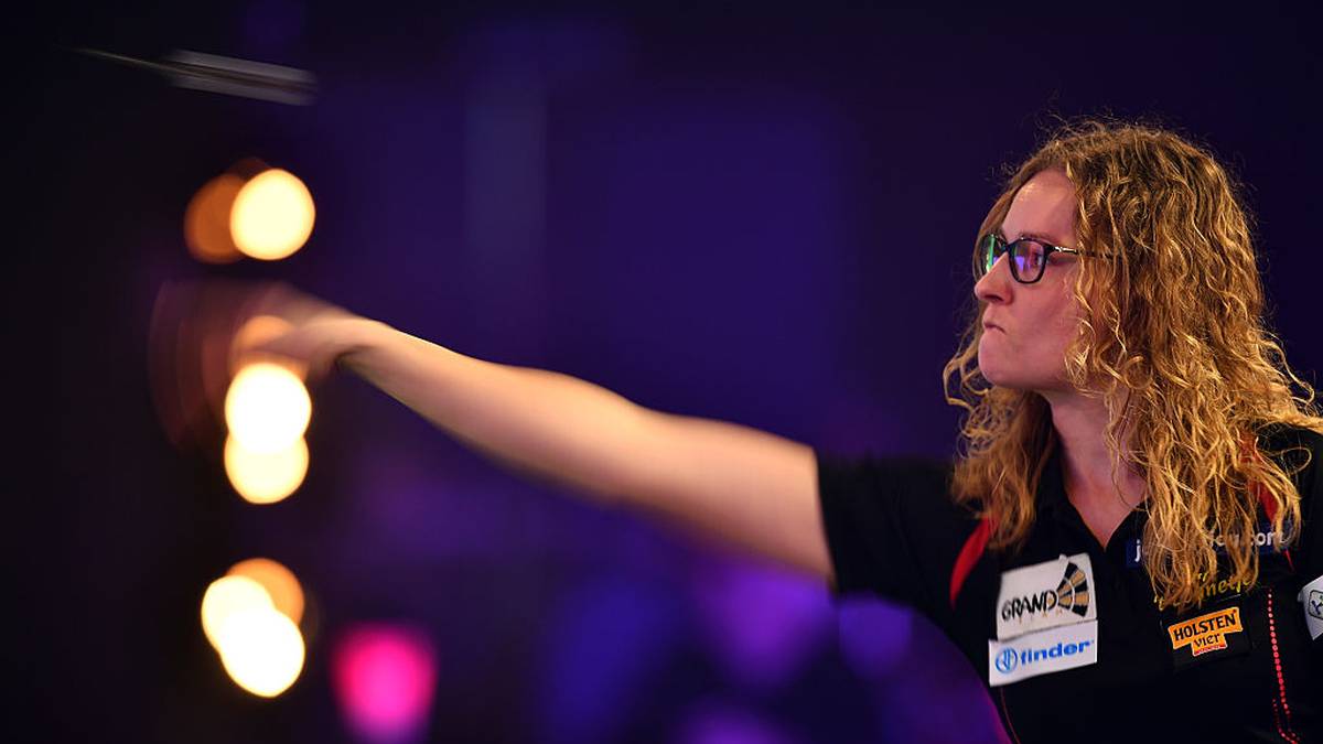 AILEEN DE GRAAF: Die 29-Jährige steht 2016 und 2017 jeweils im Halbfinale der BDO-WM und hat bereits zwei Major-Titel gewonnen. Der letzte datiert allerdings auch schon von 2017. Bei der Women's Series der PDC spielt sie sich regelmäßig in die letzten Runden