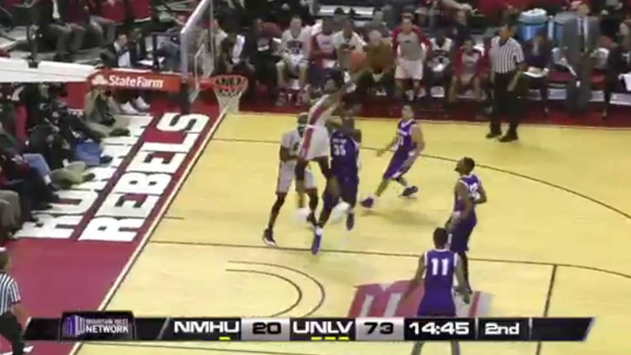 College-Anfänger zeigt Monsterdunk