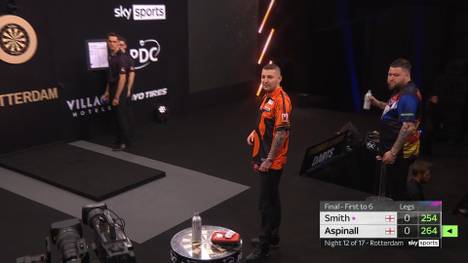 Nathan Aspinall spricht nach seinem zweiten Tagessieg in der Premier League of Darts über die Playoffs und den Grund, warum das Finale kurz unterbrochen werden musste.