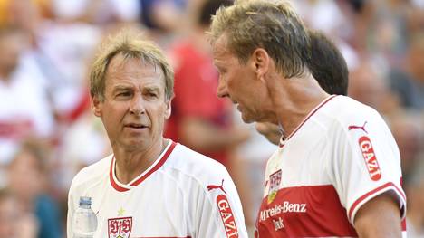 Jürgen Klinsmann (l.) und Guido Buchwald stehen für bessere Zeiten beim VfB Stuttgart