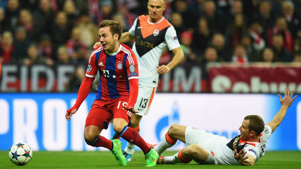 Götze fällt, Elfmeter!