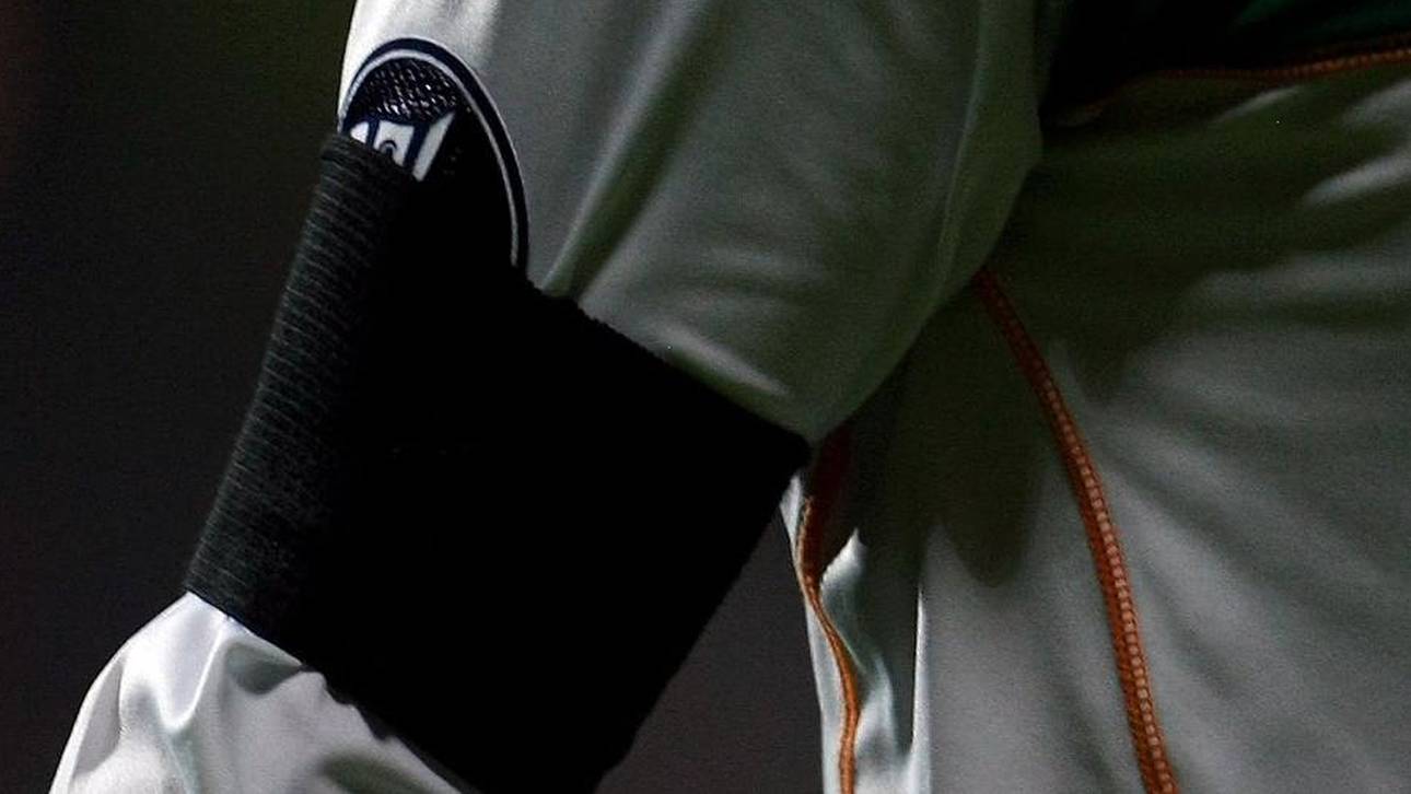 Italien spielt mit Trauerflor