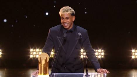 Lamine Yamal erhält die Trophäe für den besten jungen Spieler des Jahres. Wusste der Sapnier bereits zu diesem Zeitpunkt, dass er den Ballon d'Or nicht gewinnen würde? 
