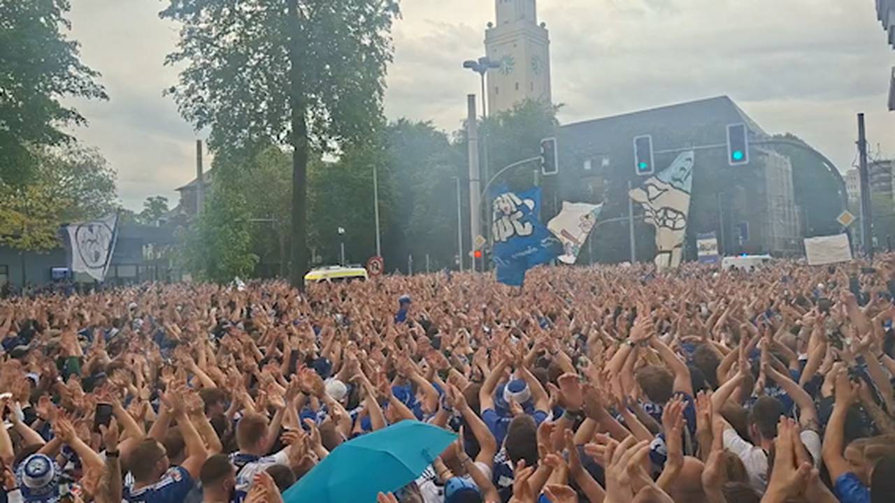 Riesiger Fan-Marsch: Schalke im Aufstiegsfieber