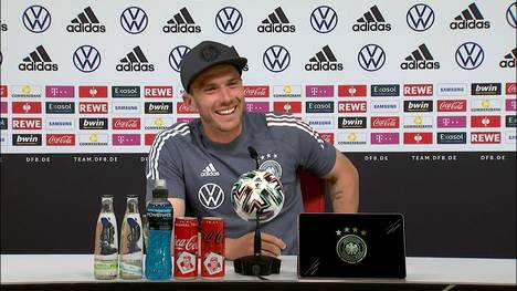 Robin Gosens ist bestens gelaunt und fordert Emotionen in der Vorbereitung. Das Kimmich-Gen steckt laut eigener Aussage schon in ihm.