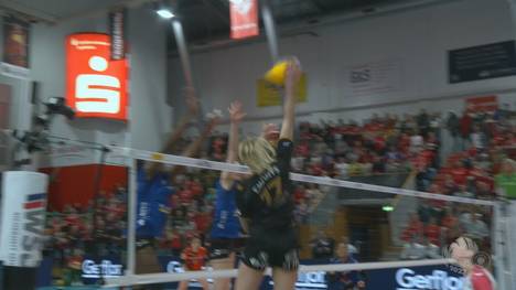 Der SC Potsdam und Titelverteidiger Allianz MTV Stuttgart liefern sich wie im Vorjahr eine spannende und spektakuläre Finalserie um den Meistertitel. Eine Ballwechsel sind jetzt schon legendär.