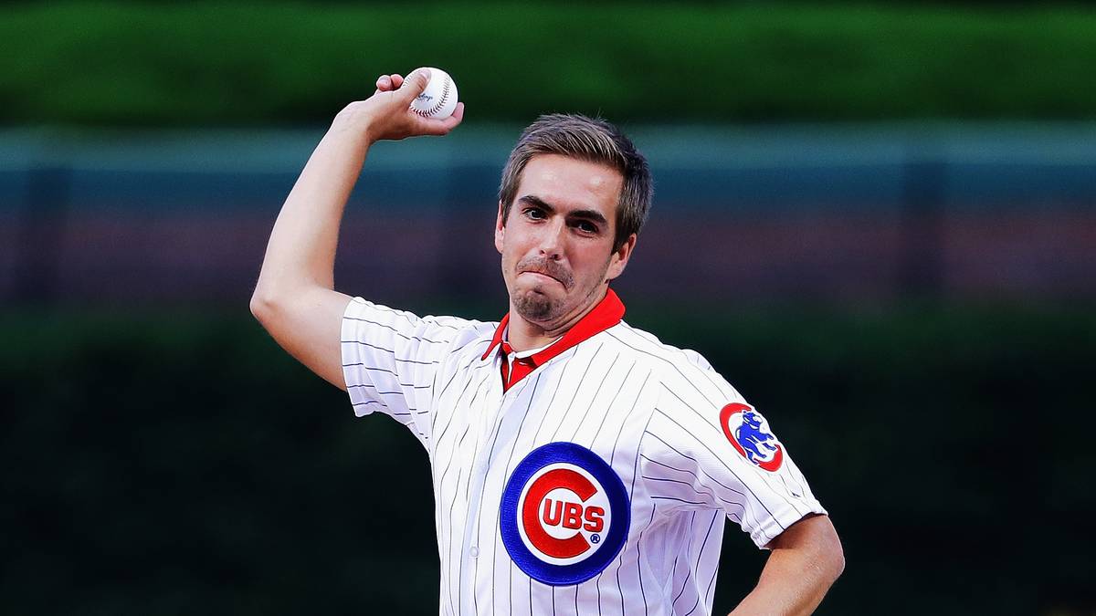 Und er gibt auch bei der ungewohnten Sportart eine souveräne Figur ab. Angekommen ist der Ball auf jeden Fall. Aber hohe Passsicherheit ist man von dem Routinier ja gewohnt