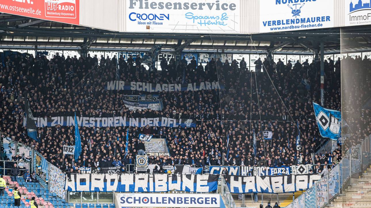 Polizei stoppt Zug mit HSV-Fans