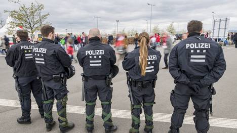 Polizisten bei einem Bundesligaspiel