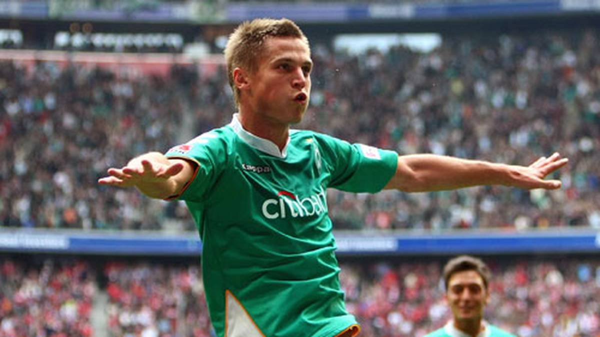 Werder schlägt im September 2008 ein vorerst letztes Mal zurück. 5:2 siegt das Team von Trainer Thomas Schaaf. Markus Rosenberg (l.) trifft doppelt, Mesut Özil (r.) brilliert als Torschütze und Regisseur