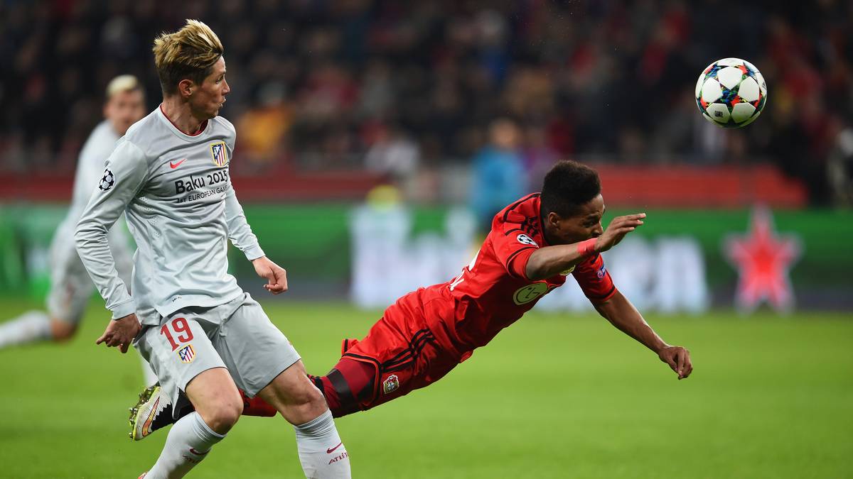 Hielt seine linke Abwehrseite sauber und schaltete sich auch in die Offensive mit ein. Ohne große Akzente zu setzen. Hatte bei seiner unfreiwilligen Vorlage auf Fernando Torres Glück, dass der Ball vorher im Aus gewesen sein soll. SPORT1-Note: 3