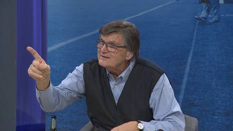 Hans Meyer bringt wie immer Schwung in die Doppelpassrunde. Diesmal kann sich die Trainer-Legende eine kleine Spitze in Richtung Thomas Helmer und Mario Basler nicht verkneifen.