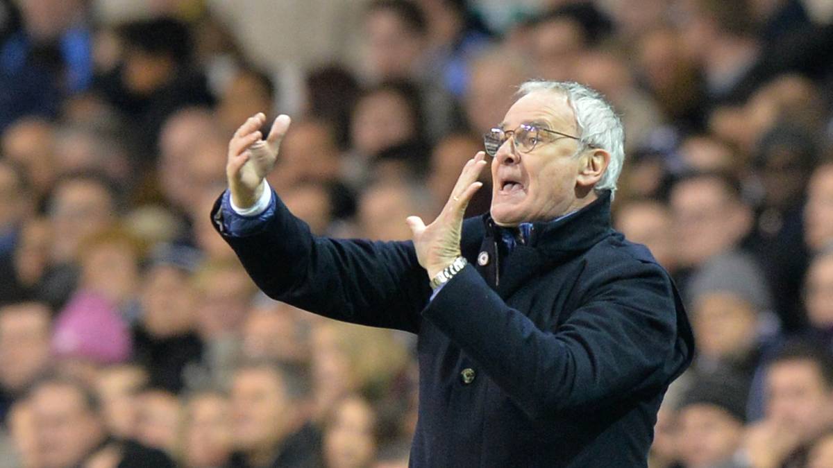 EIN UNWAHRSCHEINLICHER HELD: Seit 1986 ist Claudio Ranieri als Trainer tätig, arbeitete schon für große Klubs wie Neapel, Florenz, Valencia, Atletico Madrid, Chelsea, Juve, AS Rom und Inter - hat aber kaum Titel vorzuweisen. Lediglich italienischer Pokalsieger mit Florenz (1995) und spanischer Pokalsieger mit Valencia (1998) steht in der Vita des Italieners, bis er bei Leicester unterschreibt und Meister wird. "King Claudio" feiert ihn die Presse in seiner Heimat