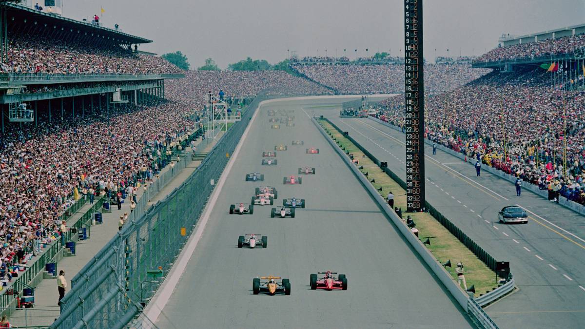 Es ist das legendärste Autorennen Nordamerikas und steht auf einer Stufe mit dem Grand Prix von Monaco und den 24 Stunden von Le Mans. Die Indy 500 auf dem Brickyard in Indianapolis sind jedes Jahr das Highlight der IndyCar Series. 2015 steht bereits die 99. Ausgabe an. SPORT1 blickt zurück auf Triumphe, große Duelle, Tragödien und viel Action