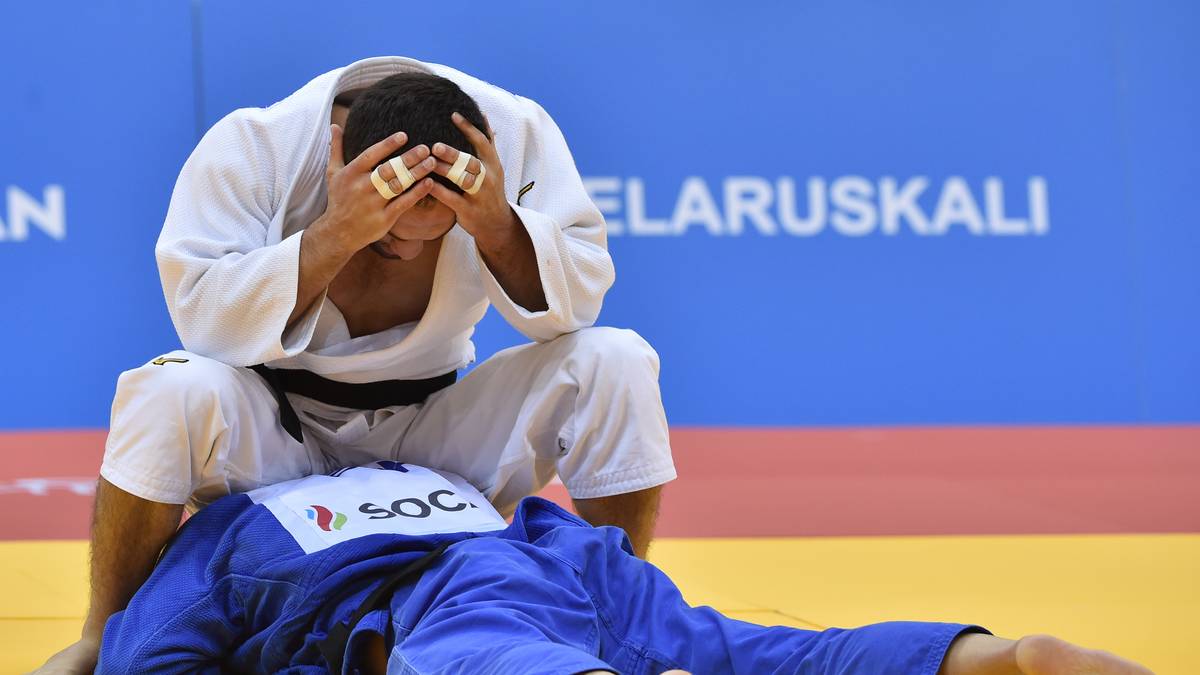 "Oh nein, was habe ich nur getan", scheint sich Chkhvimiani hier zu denken. Aber keine Angst, seinem spanischen Gegner geht es gut - auch wenn die Gestik des Georgiers Schlimmes befürchten lässt