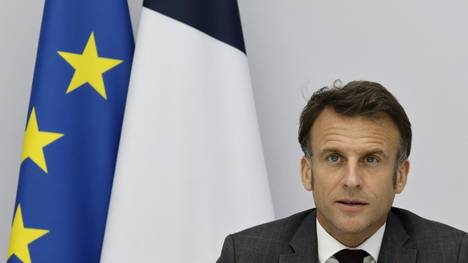 Emmanuel Macron (M.) spricht über Alternativpläne